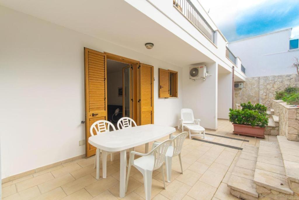 Blue Area Apartments - Fromhometosalento トッレ・デル・オルソ エクステリア 写真